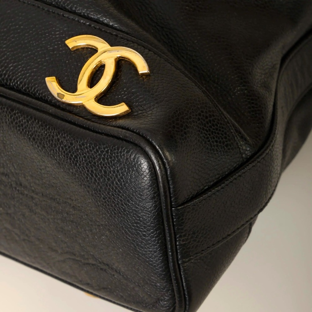 CHANEL Black and Gold Shoulder Bag - Picture 8 of 16